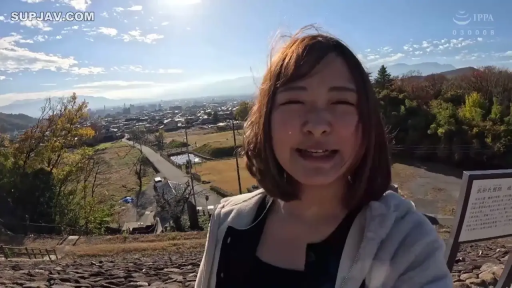 站立 · 微笑 · 顔のクローズアップ · 录像 · 米色开衫 · 风景 · 指示牌 · 山顶观景区