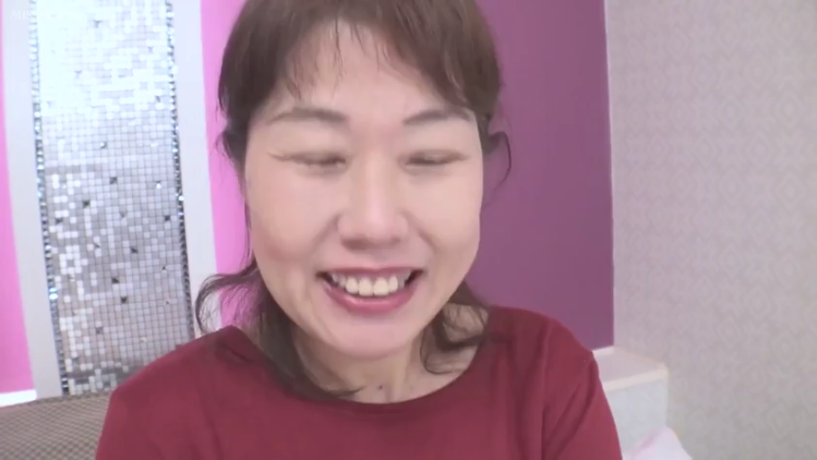 胸部 · 揉乳 · 卧室 · 陶醉 · 床 · 跪姿 · 半裸 · 情侣