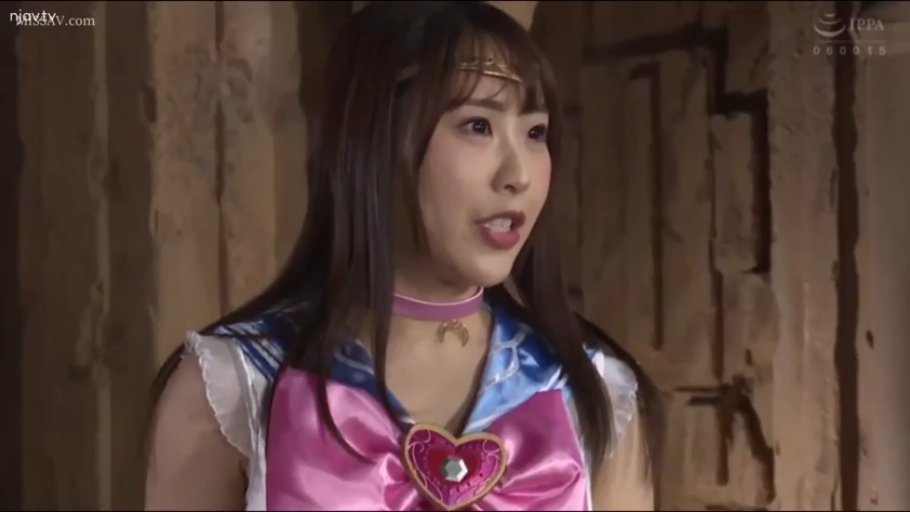 室内 · 交谈 · 角色扮演 · 站立 · 自然 · 上半身 · 项圈 · 美少女战士服装