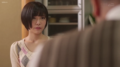 坐姿 · 中景 · 围裙 · 餐厅 · 双人 · 用餐 · 啤酒 · 平常