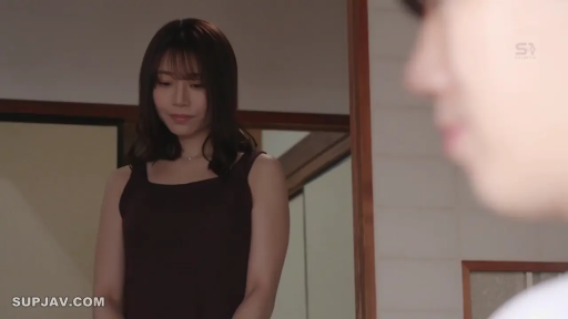 室内 · 站立 · 半身 · 注視 · 长发 · 温柔 · 黑色背心裙