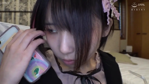 臉部特寫 · 臥室 · 蕾絲上衣