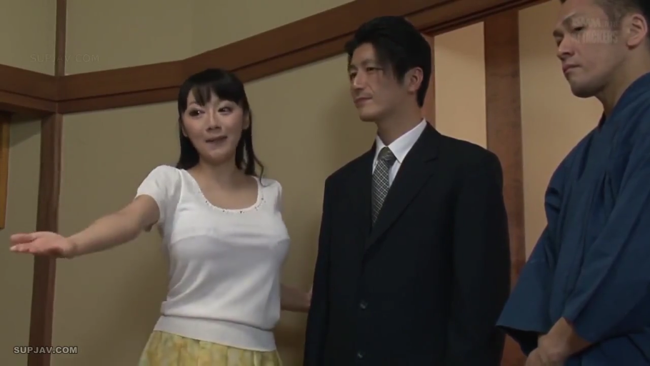 手を伸ばす · 和室 · 中景 · 白T恤