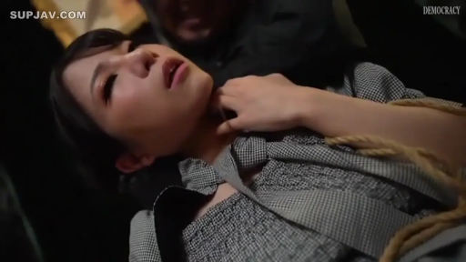 室内 · 脸部特写 · 卧姿 · 绳索 · 剧情类 · 被束缚 · 神情迷离 · 灰色格子装