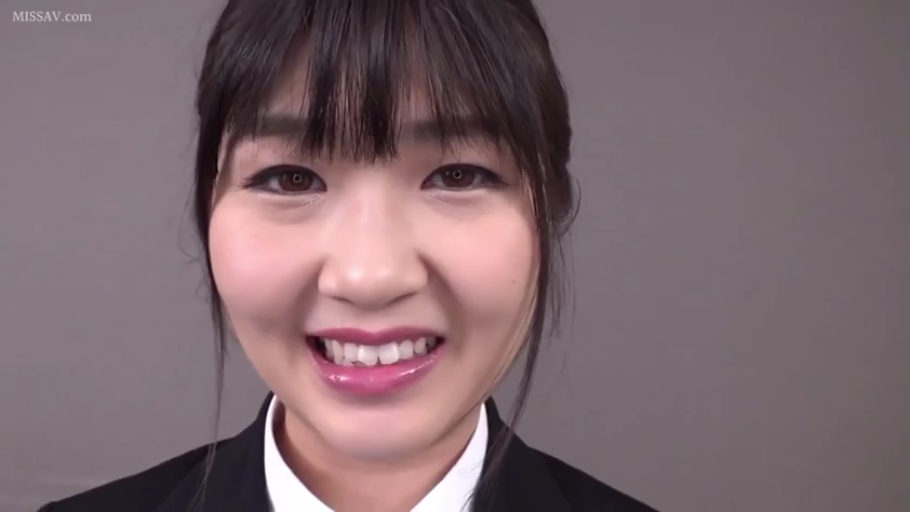 室内 · 面部 · 微笑 · 衬衫 · 正面 · 喜悦 · 肖像