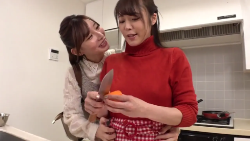 站立 · 中景 · 居家 · 厨房 · 常服 · 烹饪 · 幸福 · 菜刀