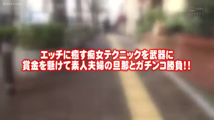 享受 · 私处特写 · 自慰 · 沙发 · 按摩棒 · 开腿 · 蕾丝背心 · 全裸露点