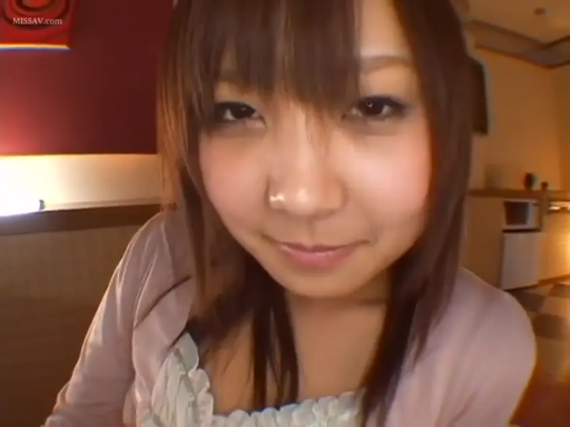 室内 · 甜美 · 面部特写 · 注视 · 清纯 · 正面坐姿 · 粉色开衫