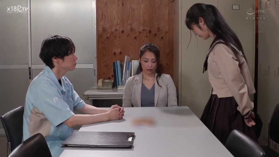 Stand · Serious · Work clothes · 办公室 · 文件夹 · Medium shot · Plot · Confrontation