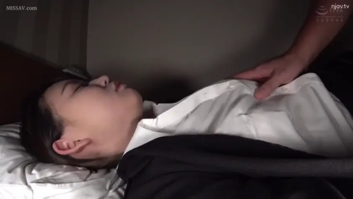 室内 · 嘴部 · 特写 · 诱惑 · 挑逗 · 手指 · 黑色紧身衣 · 吸吮手指