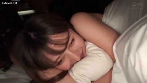 Bedroom · 面部特写 · Nude · Side-lying