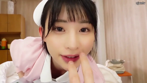 室内 · 俯身 · 护士服 · 脸部特写 · 甜美 · 面对镜头 · 齐刘海