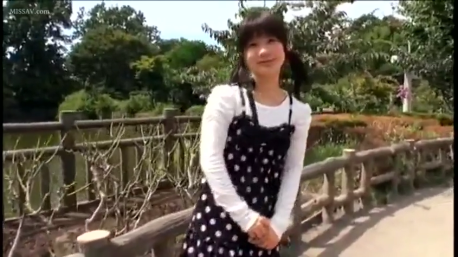 遮挡 · 站立 · 半裸 · 笑容 · 毛巾 · 多位女性 · 舞台