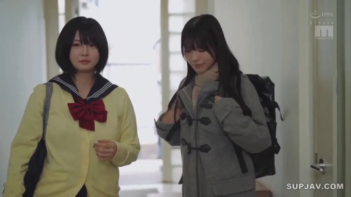 室內 · 站立 · 中景 · 自然 · JK制服 · 双人 · 雙肩包 · 准备出门