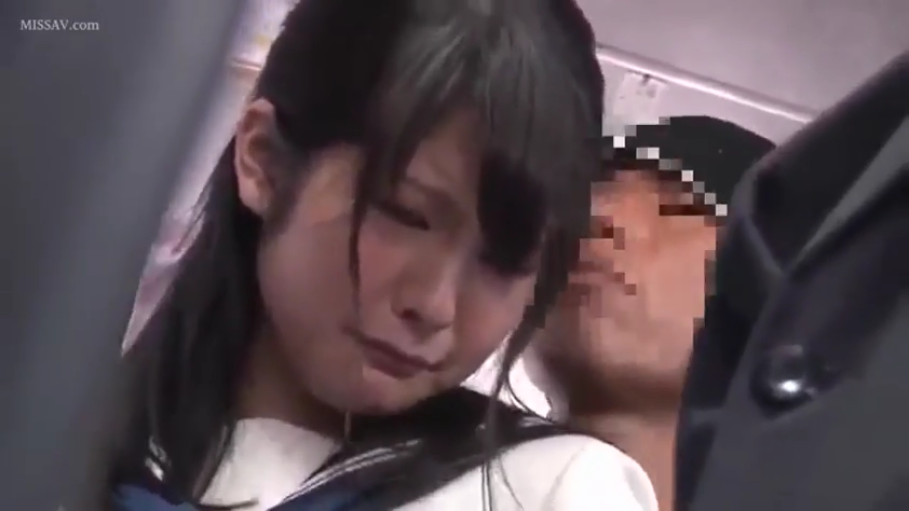 脸部特写 · 水手服 · 电车 · 背后