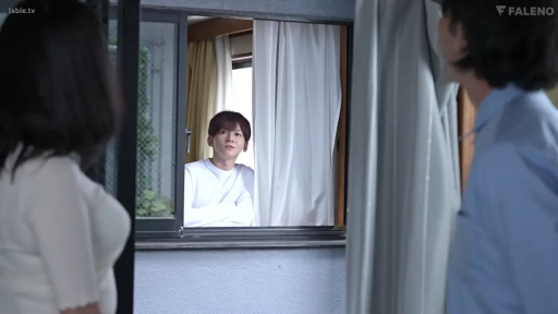 Peeping · Horizon · 偷窥视角 · Gaze · Eye contact · 窗框 · 窗边 · 白色长袖