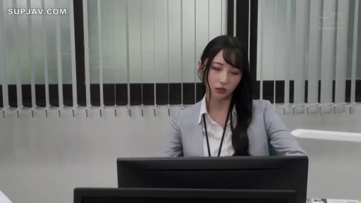 坐姿 · 办公室 · 电脑 · 自然 · 半身 · 职场女性 · 职业装 · 办公