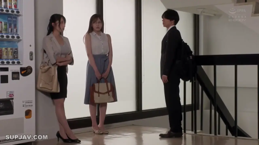 站立 · 全景 · 西装 · 自动贩卖机 · 剧情场景 · 室内楼梯间 · 对视交谈 · 严肃中性