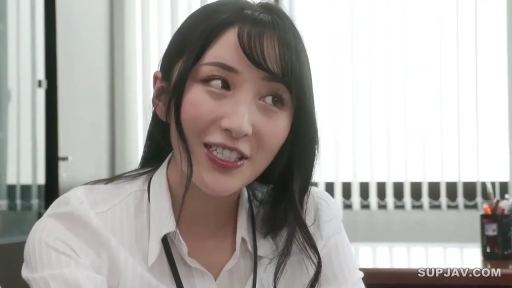 坐姿 · 交谈 · 面部 · 办公室 · 白衬衫 · 微笑 · OL · 工牌