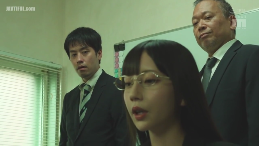办公室 · 黑色西装
