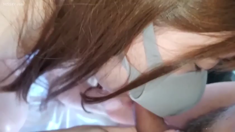 室内 · 俯身 · 专注 · 口交 · 生殖器 · 特写 · 口罩