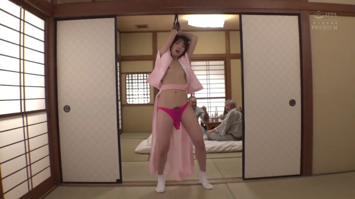 全身 · 和室 · 微笑 · 露出 · 绳索 · 多人背景 · 粉色浴衣 · 站立被捆绑