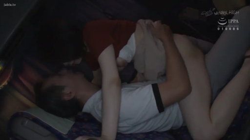 T恤 · 跨がけ · バス車内