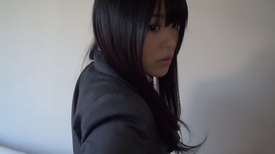 室内 · 陶醉 · 自慰 · 仰卧 · 白色背心 · 阴部特写 · 震动棒 · 色情