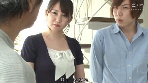 交谈 · 站立 · 自然 · 遠景 · 攝影棚 · 三人 · 照相机 · 裙装