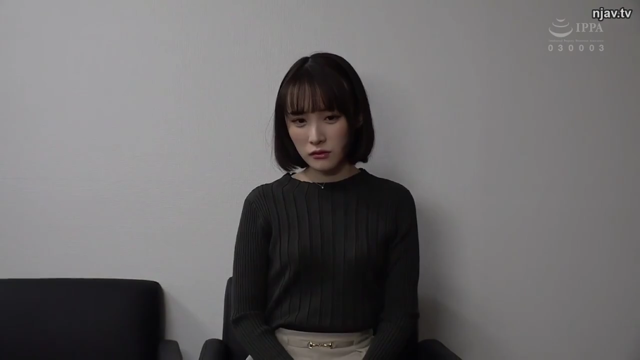 卧室 · 床 · 3P · 多人性行为 · 躯干特写 · 白色情趣内衣 · 拱桥姿势