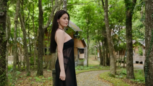 侧面 · 回眸 · 摆拍 · 冷艳 · 长直发 · 黑色透视装 · 野外森林