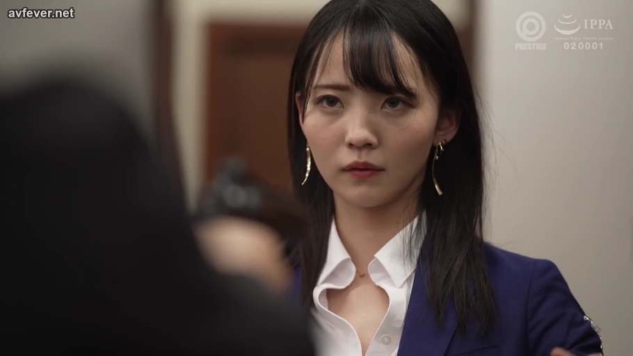 室内 · 严肃 · 脸部特写 · 站姿 · 职业装 · 对峙 · 日本AV · 手枪