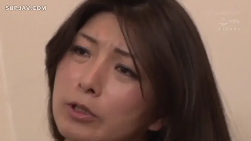 室内 · 真剣 · 面部 · 熟女 · 说话 · 正面