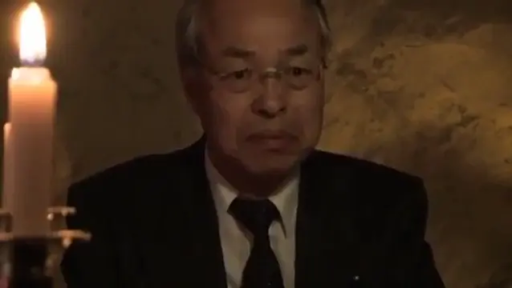 室内 · 座り姿勢 · 真剣 · 面部 · 観察 · スーツ · 中年 · 蜡烛