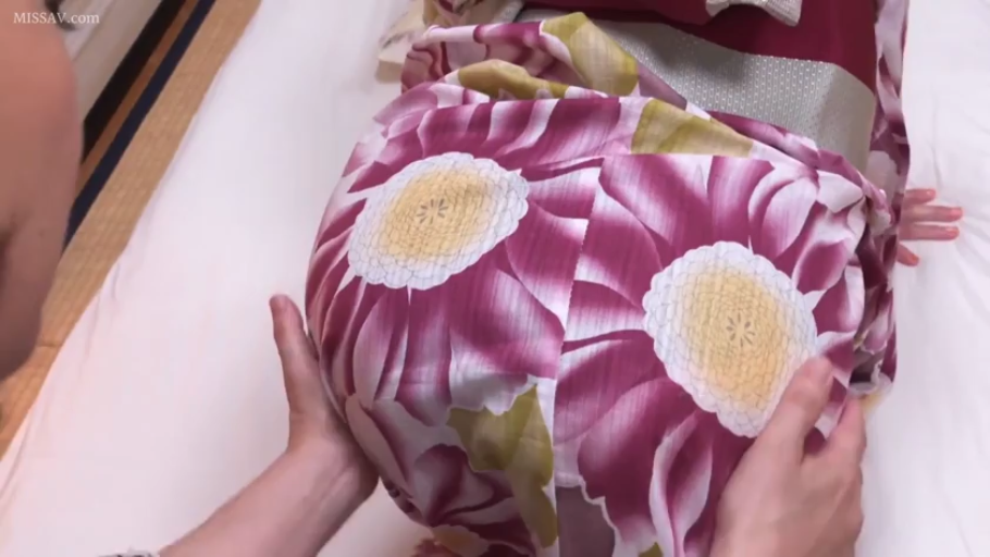 室内 · 第一视角 · 臀部 · 跪趴 · 抚摸 · 被褥 · 和服