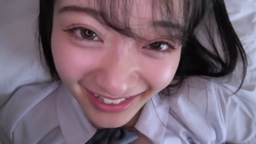 顔部のクローズアップ · 一人称視点 · 床上 · 制服 · 凝視 · 笑容 · 仰向け