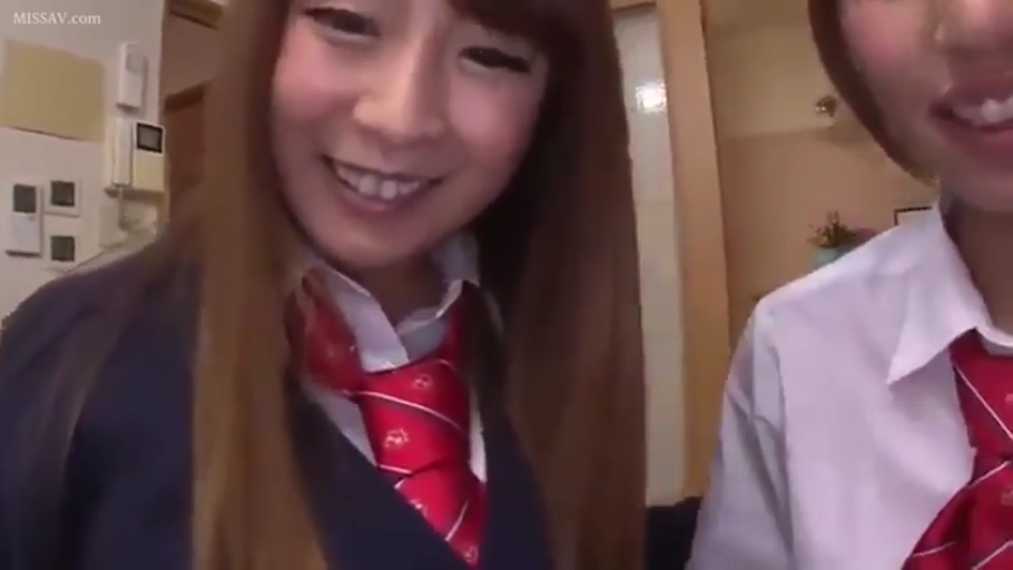 室内 · 脸部特写 · 对视微笑 · 甜美 · JK制服 · 双人 · 前倾