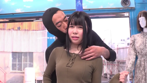 面部 · 猥亵 · 呆滞 · 户外 · 常服 · 痴汉 · 背后抱 · 头套