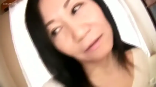 室内 · 顔部のクローズアップ · 迷離 · うめき声 · 躺卧 · 淡い色のトップス · 高机位 · 碎花被