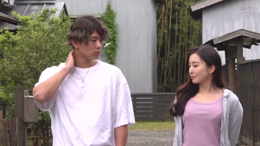 站立 · 微笑 · 半身 · 交流 · 屋外 · 休闲服 · 日本