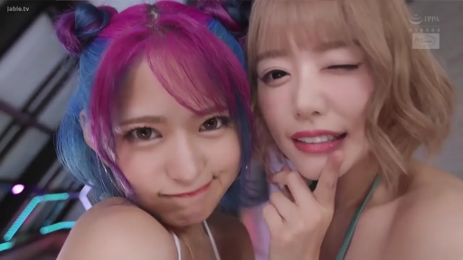 室内 · 脸部 · 泳衣 · 染发 · 俏皮 · 依偎 · 眨眼摆拍