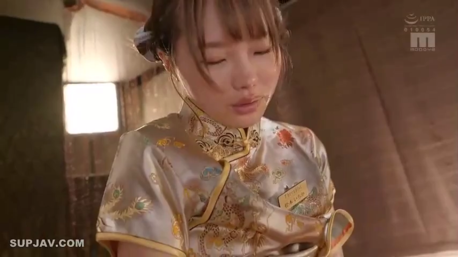 Indoor · Bend over · Close-up of the face · Close your eyes · 颜射 · qipao · Work badge · 脸部污物