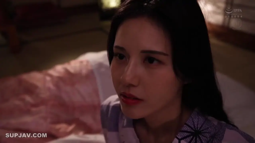 坐姿 · 和室 · 平静 · 远景 · 榻榻米 · 对视 · 浴衣 · 日式风格