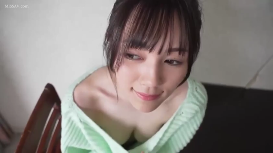Indoor · Breast close-up · 椅子 · Sweet smile · Stare at the lens · 事业线 · 浅绿色露肩毛衣 · 坐姿俯拍