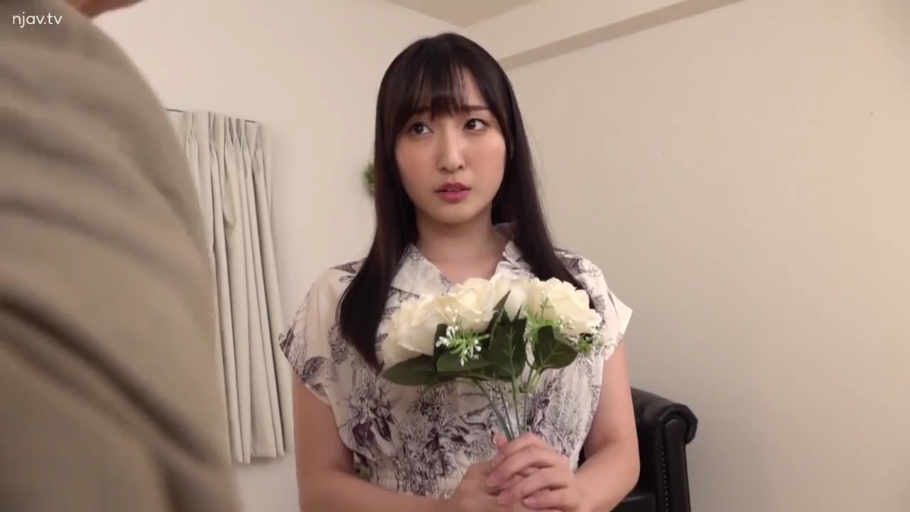 肩膀特写 · 全裸 · 浴室 · 站立 · 湿身 · 诱惑 · 花洒 · 沐浴