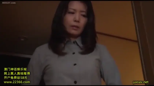 Indoor · Serious · Stand · Half-body · shirt · Mature woman · Overlook