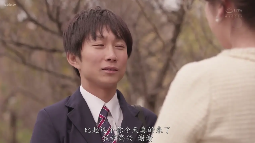 站立 · 全景 · 微笑 · 深色西装校服 · 公园路边 · 户外散步 · 文件袋 · 户外取景