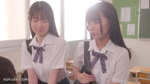 坐姿 · 忧郁 · 校服 · 上半身 · 乘车 · 车内 · 清纯 · 安全带
