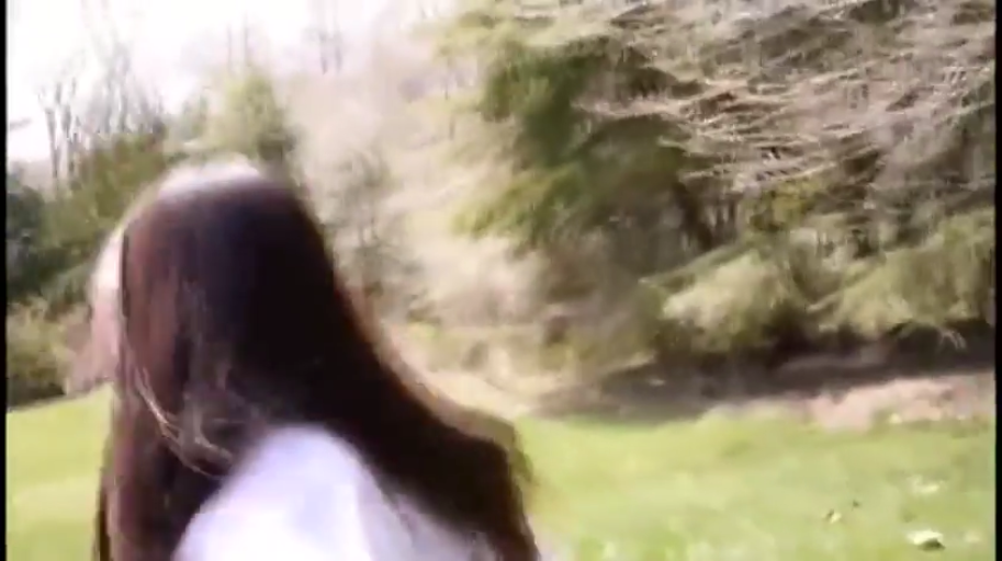 白い上着 · 屋外