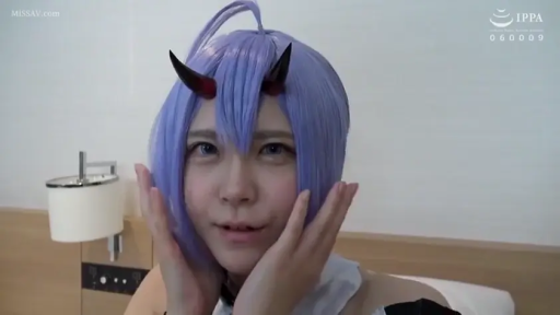 室内 · 面部 · 角色扮演 · 清纯 · 注视镜头 · 托腮 · 女仆装与蓝色假发 · 角状头饰